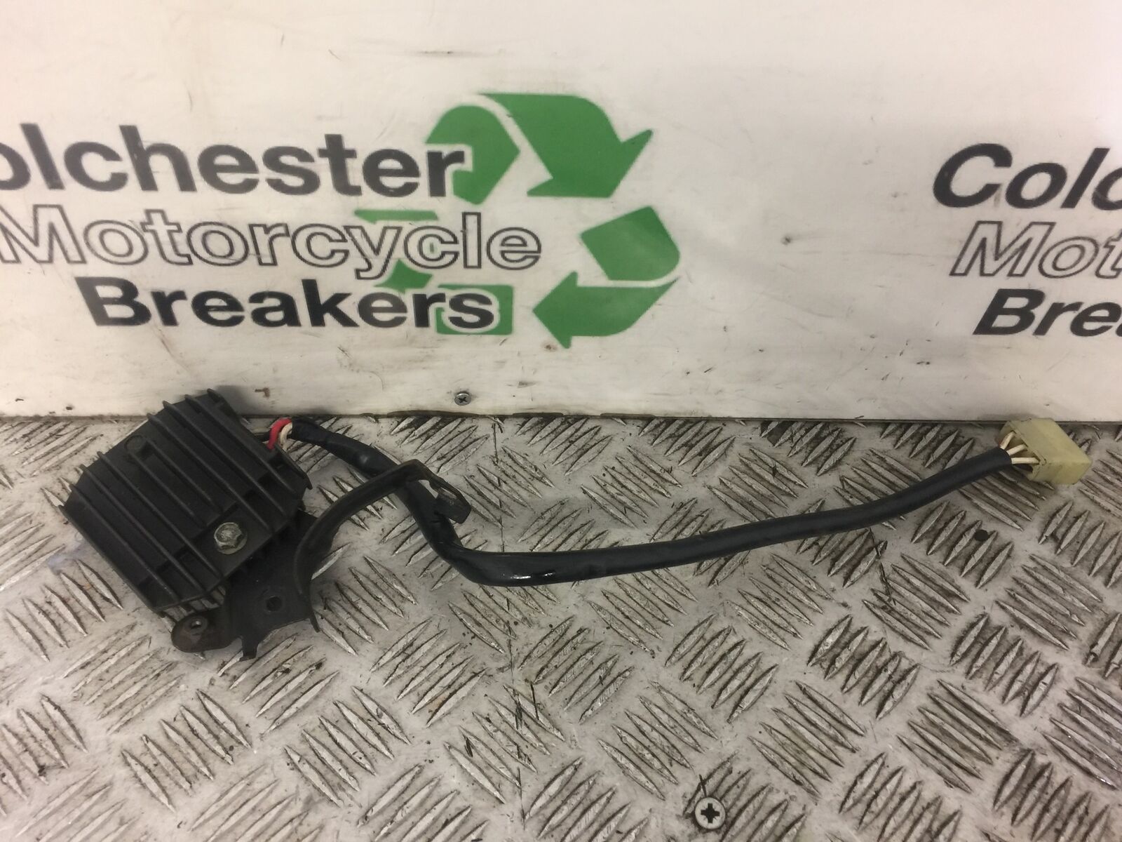 YAMAHA FZS1000 FAZER REGULATOR  YEAR 2003 (STOCK 379)