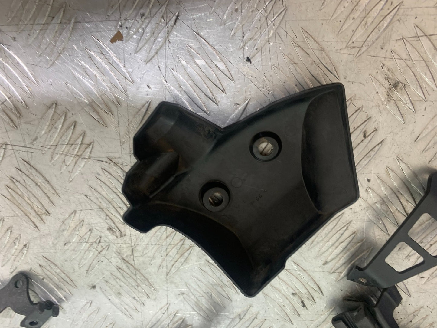 YAMAHA YZF R1 14 B BIG BANG INFILLS AND BRACKETS   2009-14 (CMB1175)