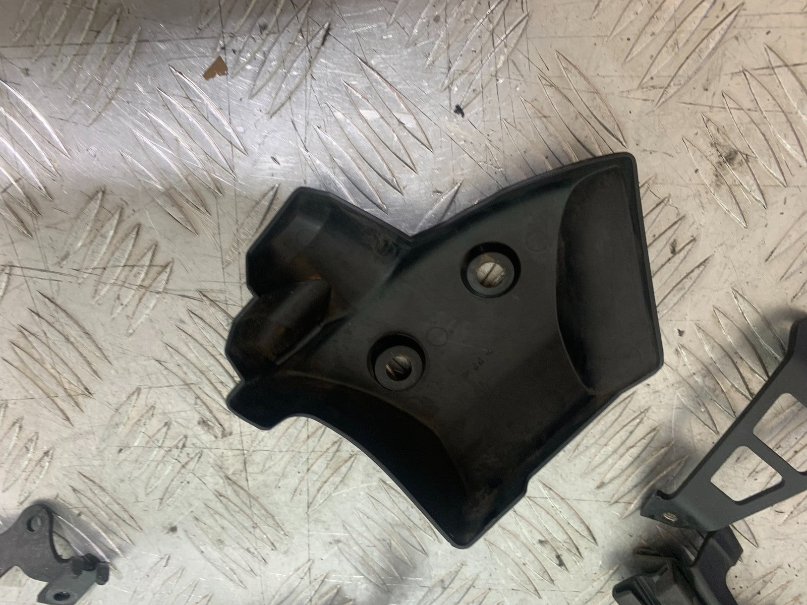 YAMAHA YZF R1 14 B BIG BANG INFILLS AND BRACKETS   2009-14 (CMB1175)