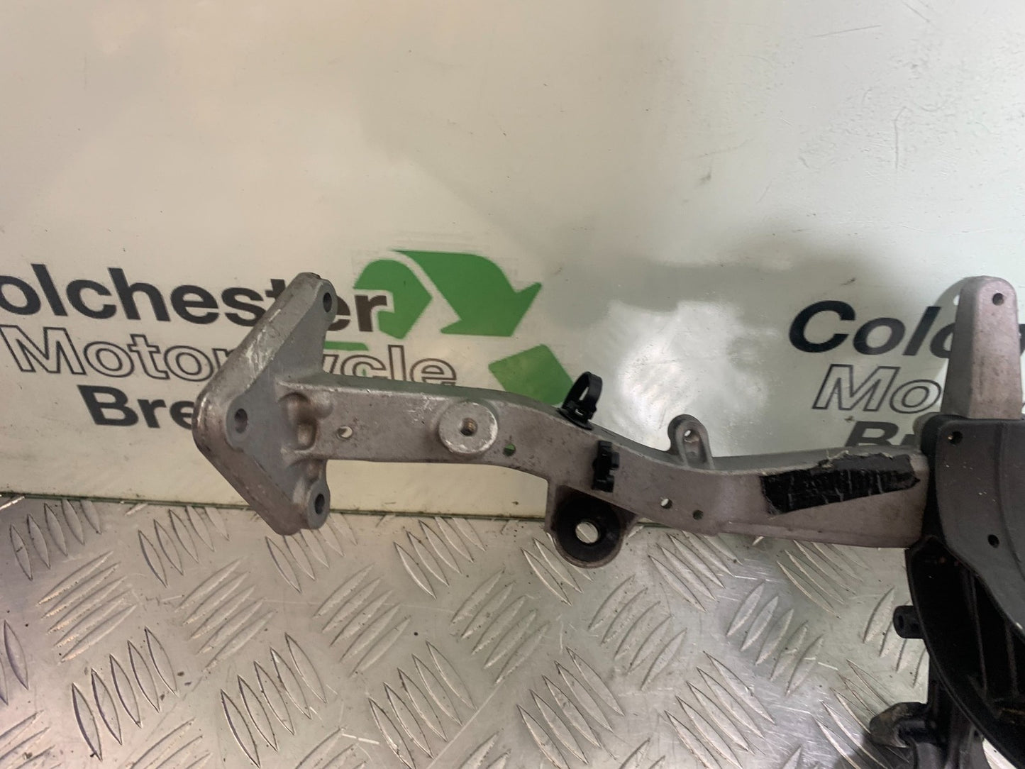 KAWASAKI GTR1400 GTR 1400 FAIRING BRACKET    YEAR 2007-2009 (CMB1174)