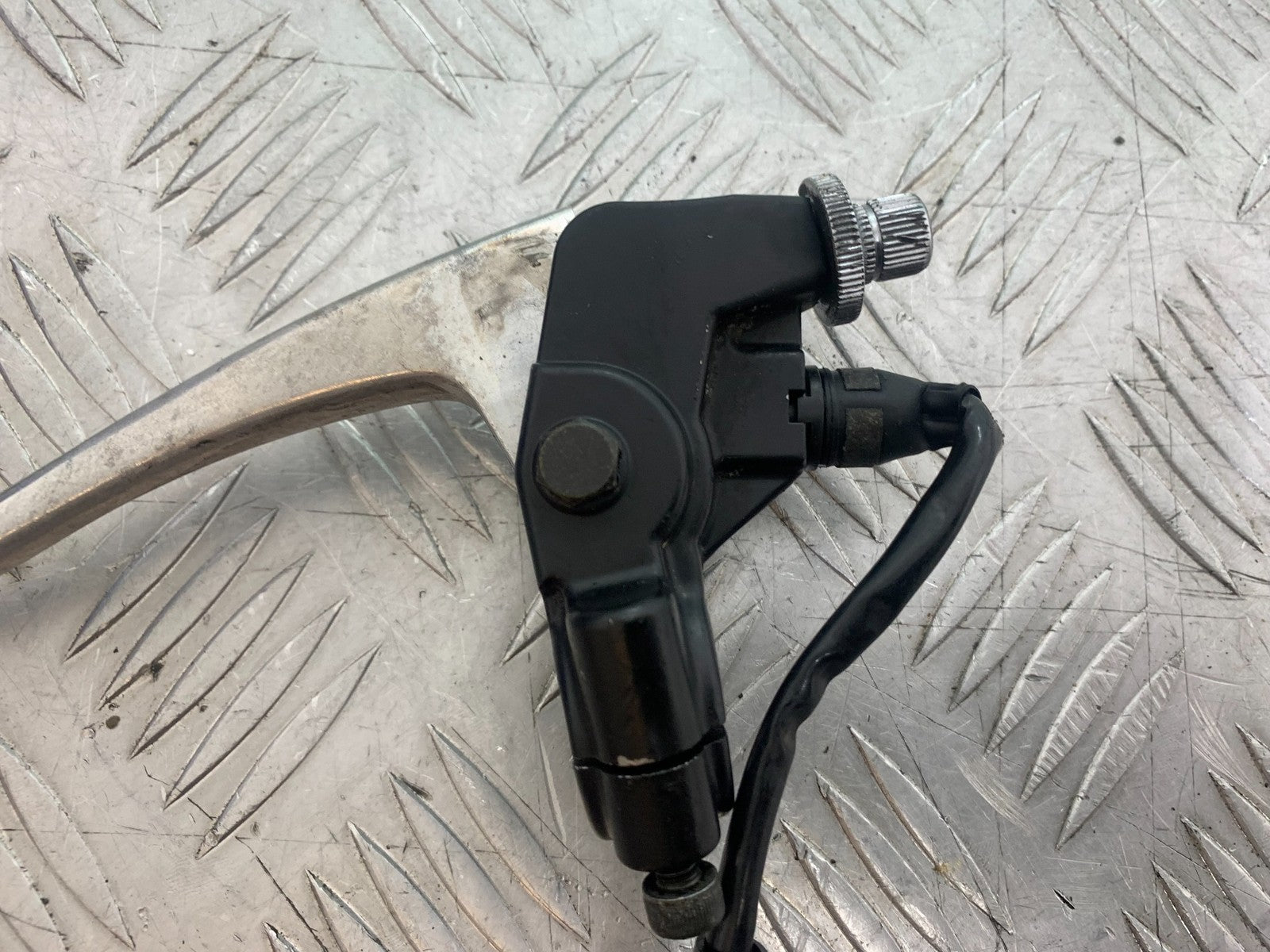 TRIUMPH 955i SPRINT ST CLUTCH LEVER AND BRACKET   1999-2004 (CMB1176)