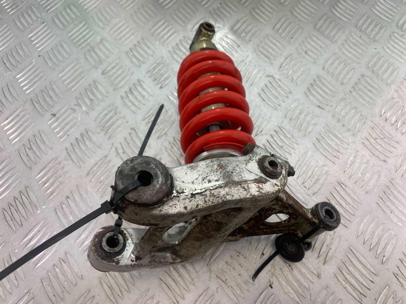 YAMAHA FJ1100 FJ 1100 HAGON REAR SHOCK AND LINKAGE  YEAR 1984-1985 (CMB1101)