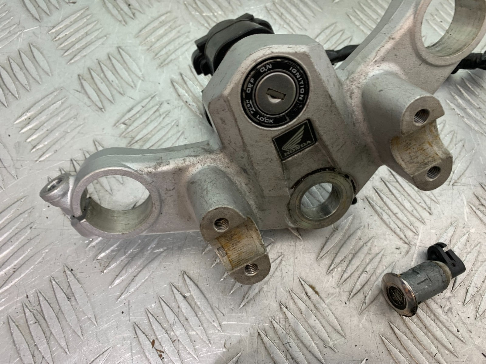 HONDA XL125 VARADERO LOCKS AND KEYS  YEAR 2001-2006  (CMB1304)