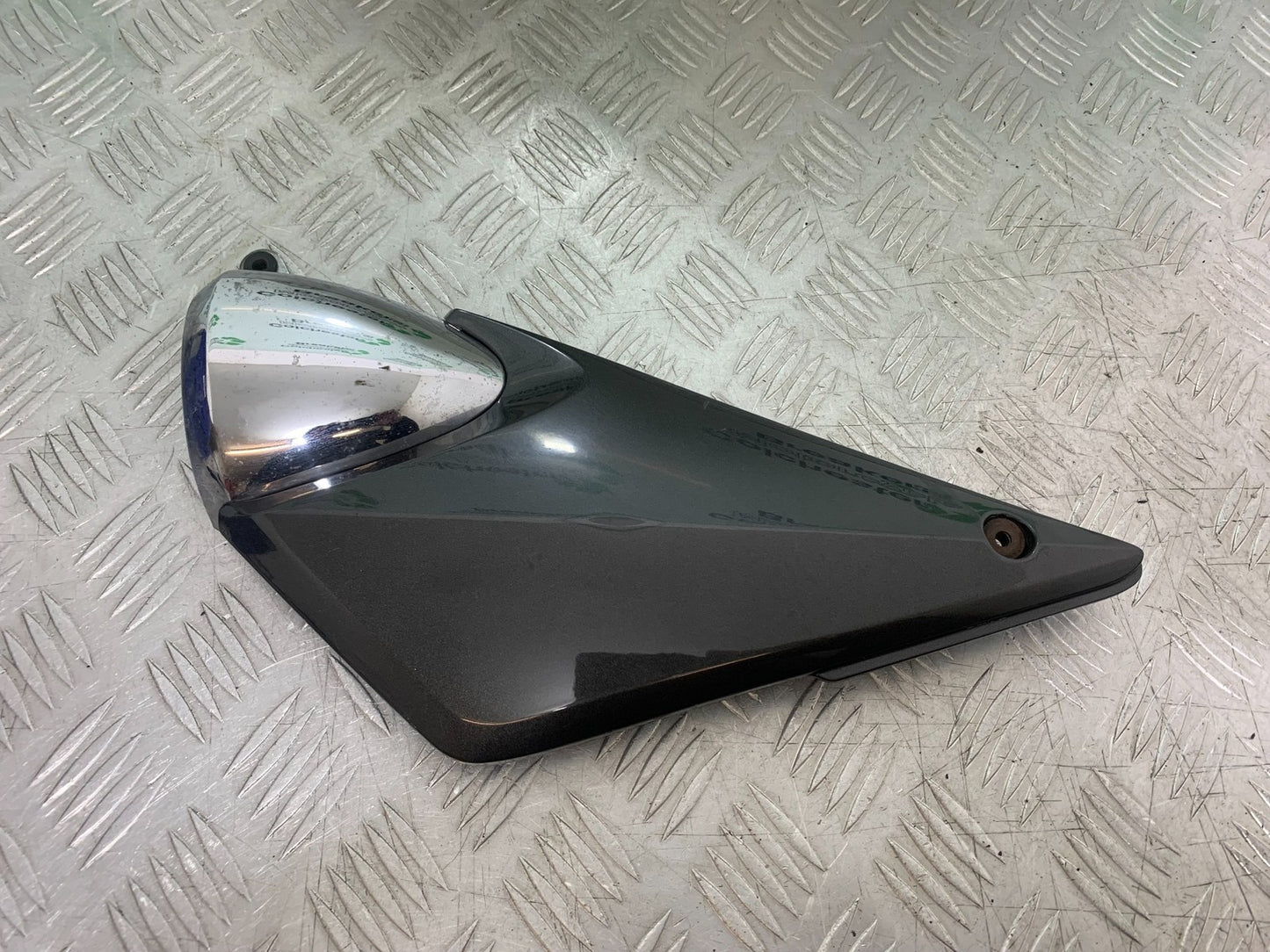SUZUKI GSF600 GSF 600 BANDIT LEFT SIDE PANEL   2000-2004 (CMB1269)