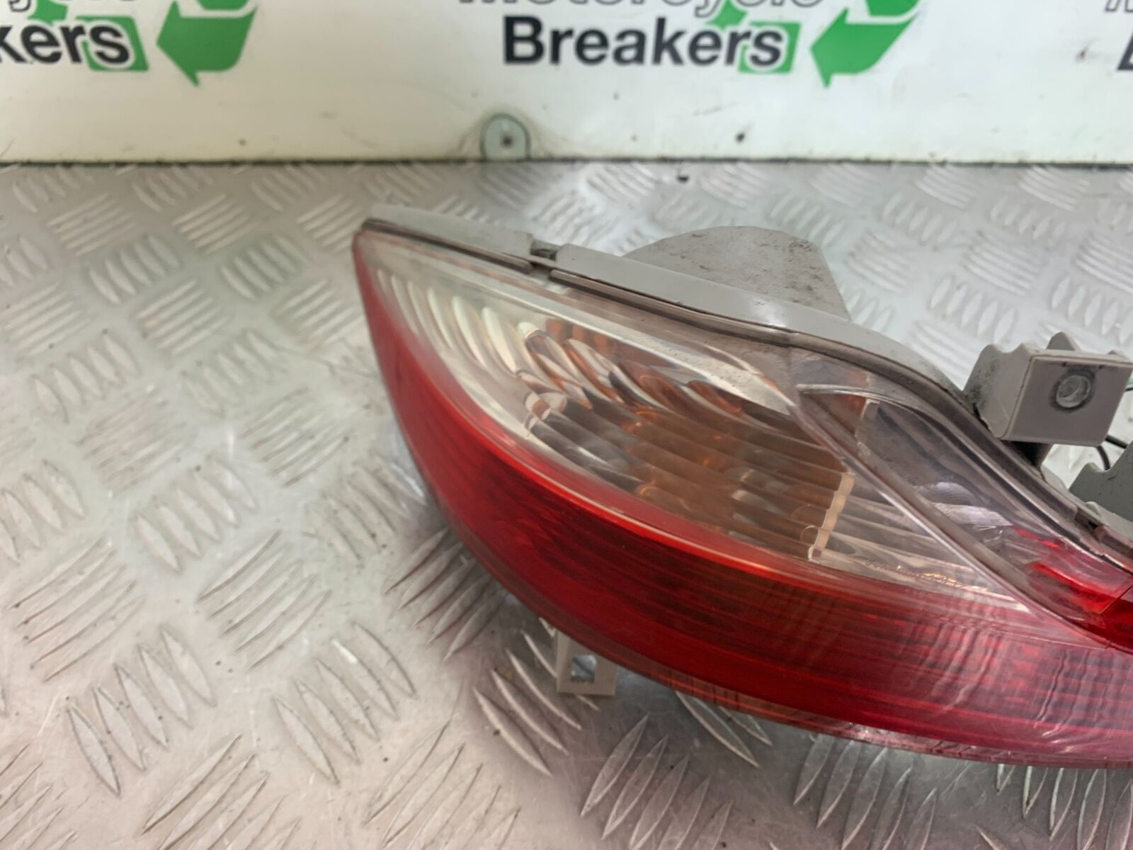 SUZUKI AN 200 UN 200 BURGMAN REAR LIGHT  YEAR 2007-09 (CMB1128)
