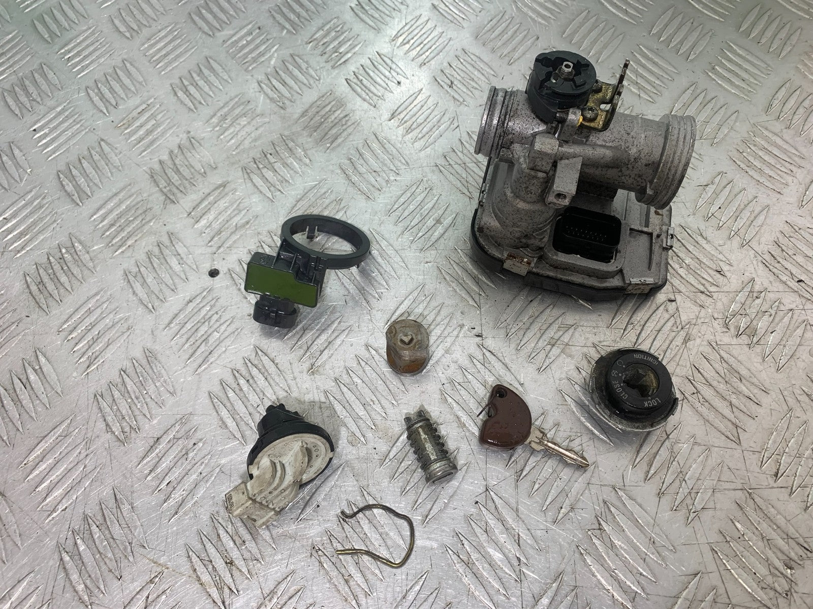 PIAGGIO VESPA GTS 125 ECU LOCK KEY  YEAR 2009-2014  (CMB1261)