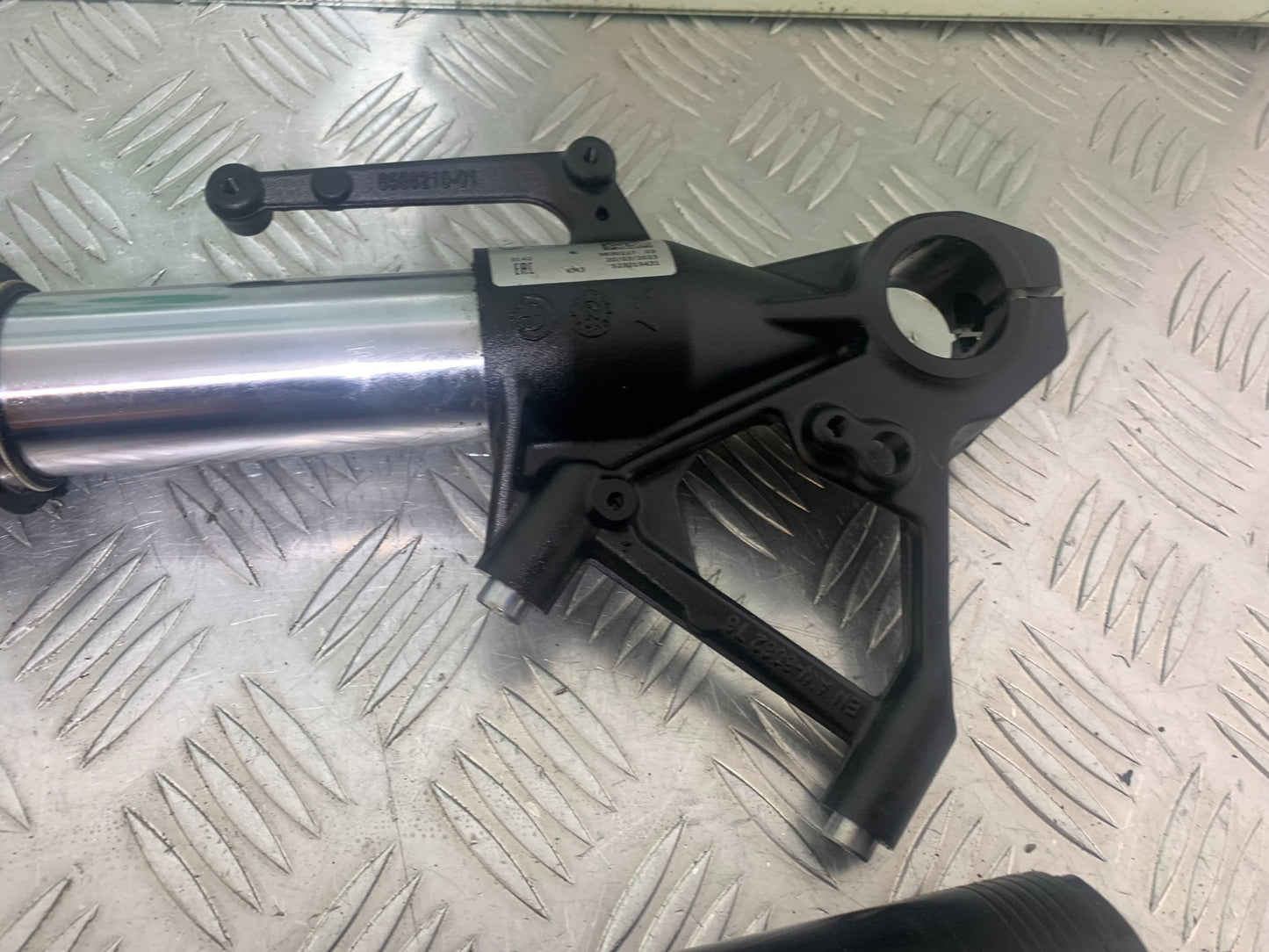 BMW M1000 R FORKS (BENT-DAMAGED)  YEAR 2023-2024 (CMB1140)