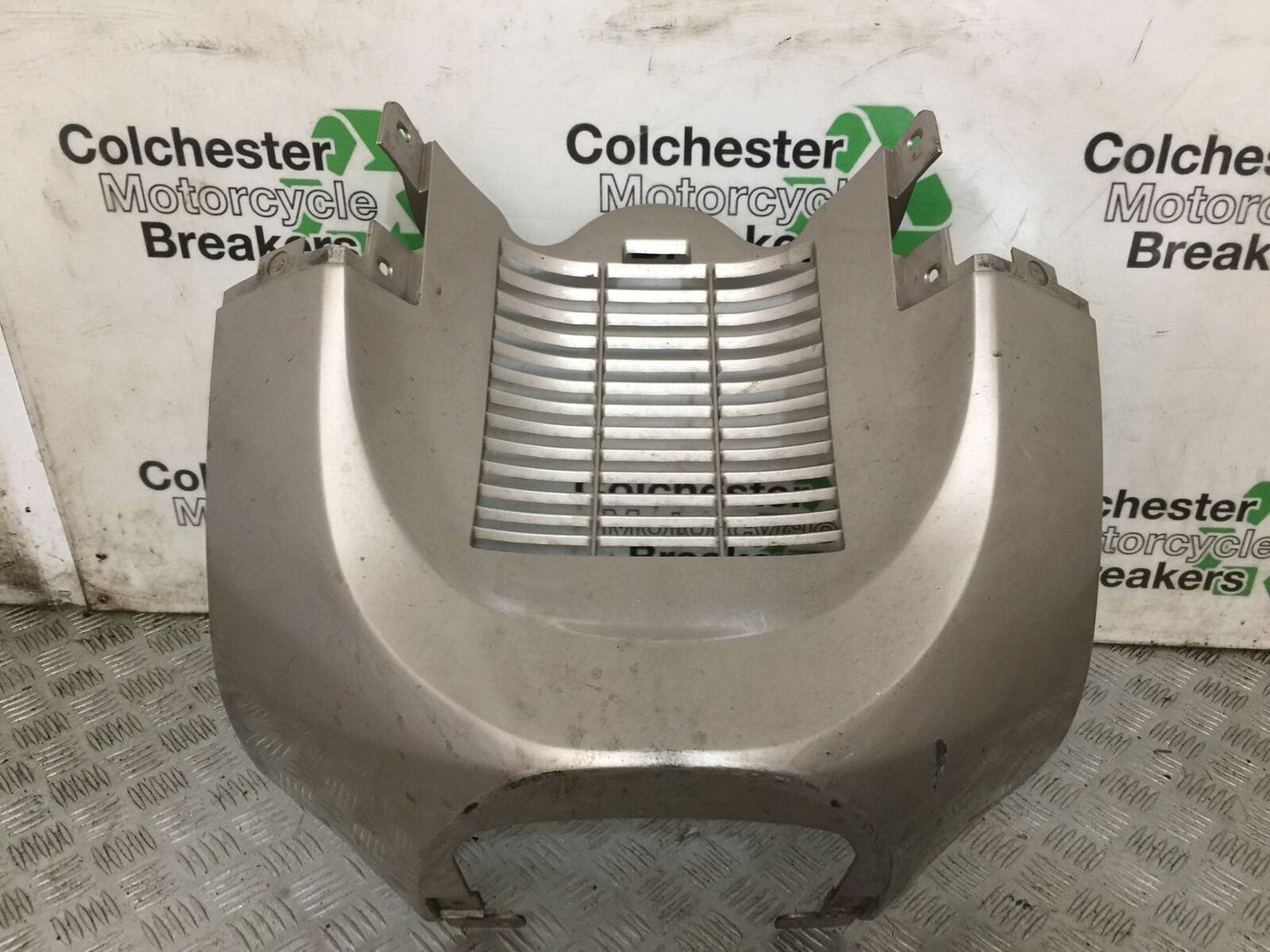 SUZUKI AN 250 BURGMAN RADIATOR COVER PANEL YEAR 1999  (STOCK 881)