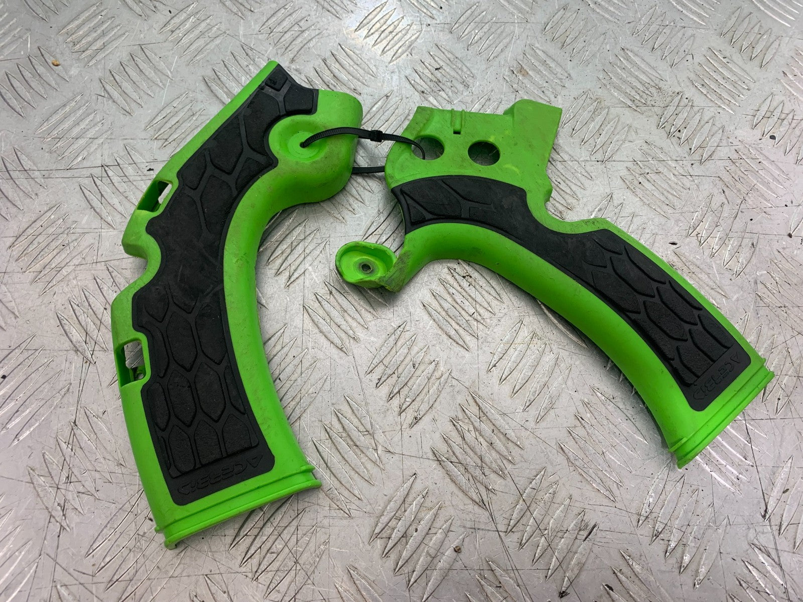 KAWASAKI KXF450 KXF 450 FRAME PROTECTORS  YEAR 2013 CMB1217)