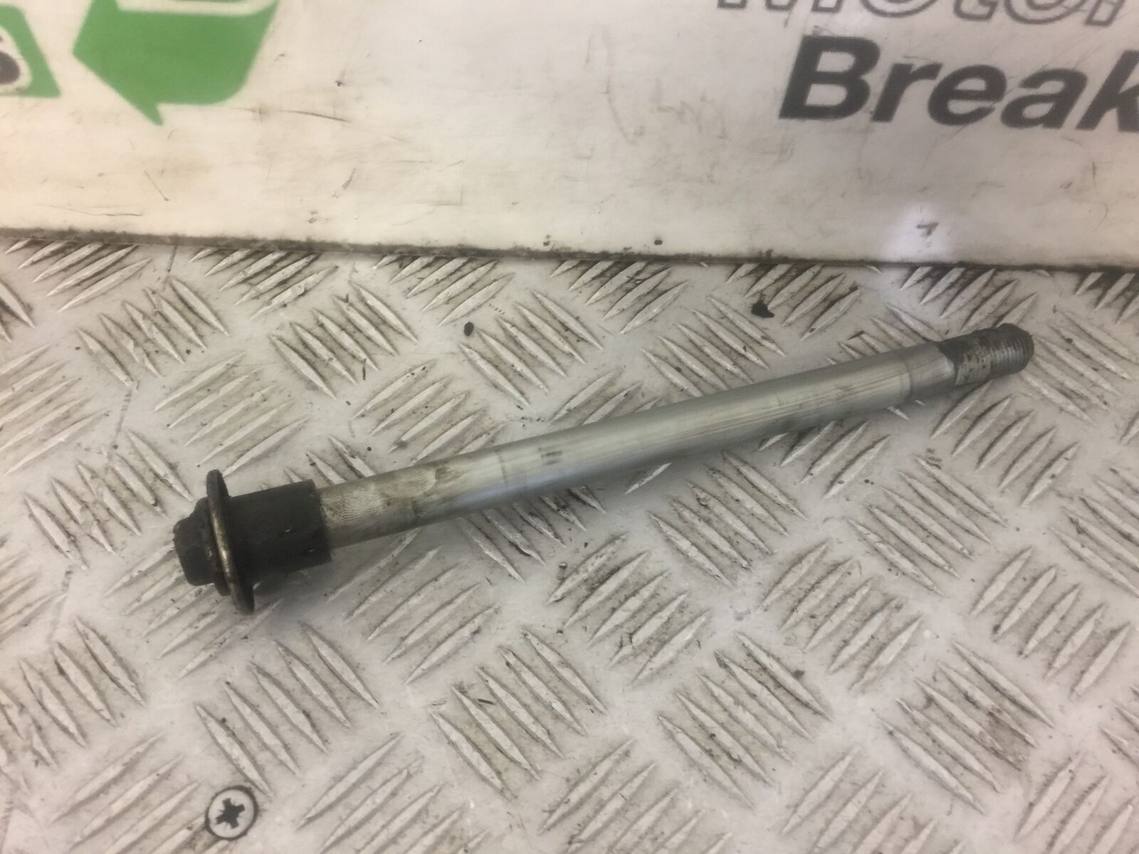 SUZUKI SV650 SV 650 FRONT WHEEL SPINDLE   YEAR 1999 STOCK 417