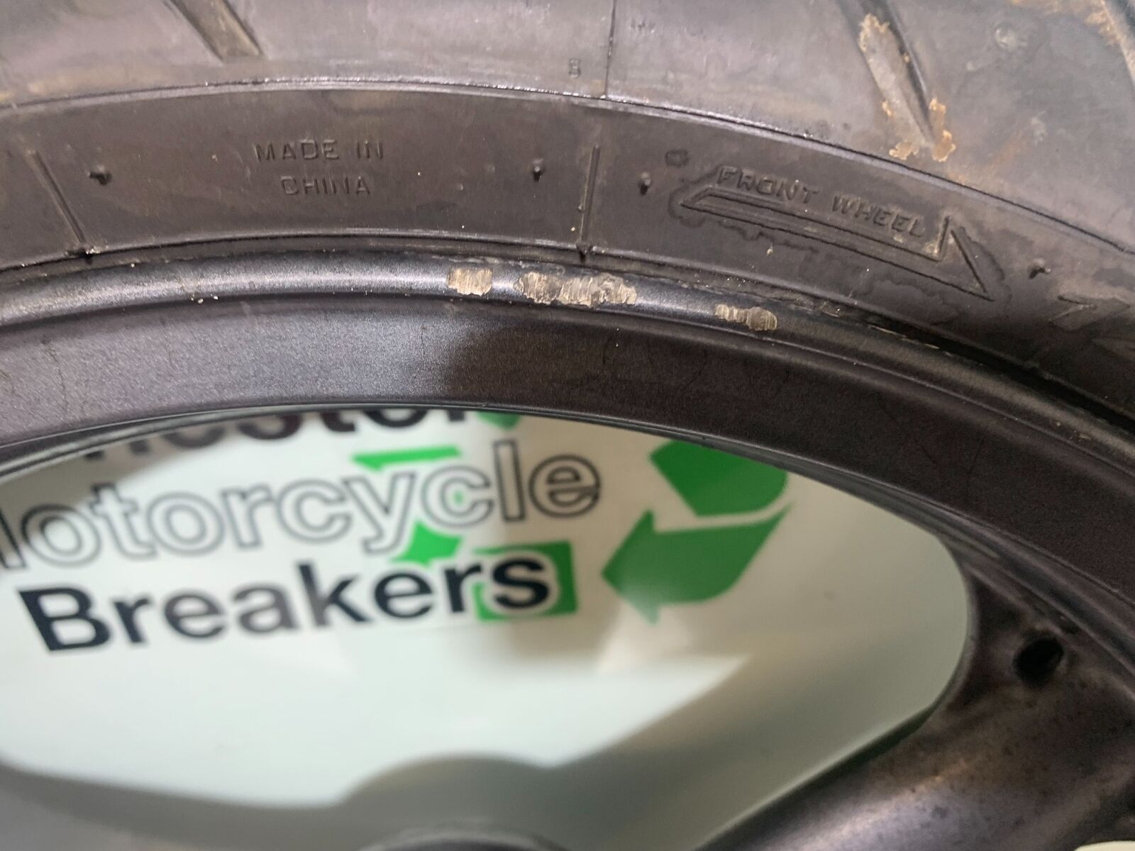 KAWASAKI Z750 ZR750 ZR-7S FRONT WHEEL   YEAR 1999-05 (CMB1135)