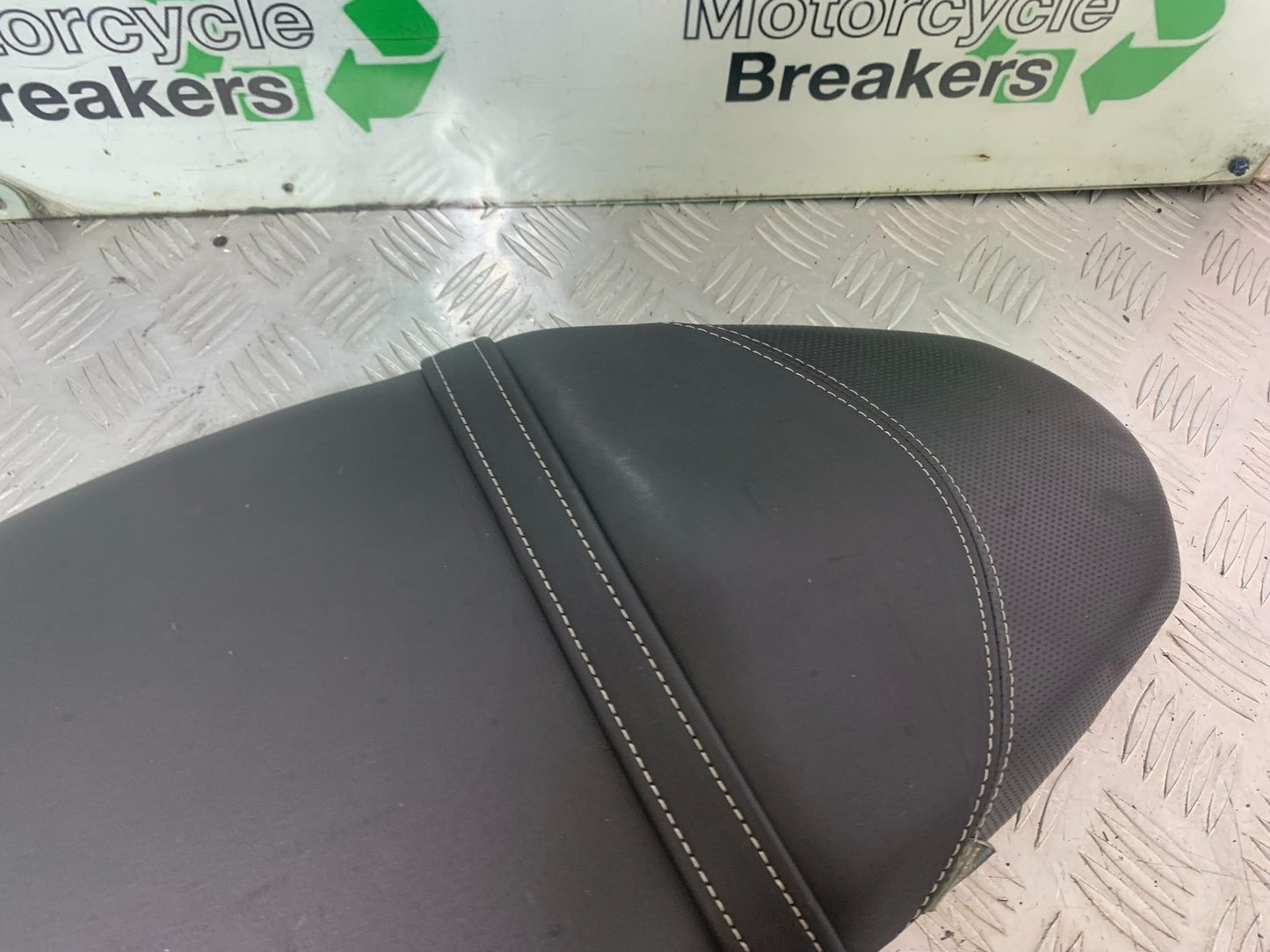 TRIUMPH 675 STREET TRIPLE SEAT  2013-2016 (CMB1186)