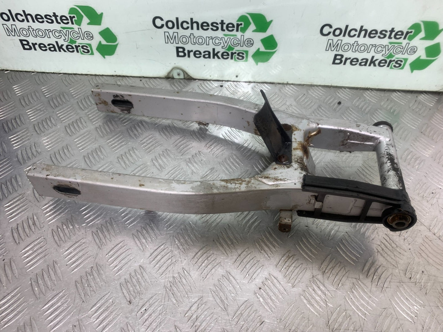 SUZUKI GS500 GS 500 SWINGARM  YEAR 2001-2008 (CMB1254)