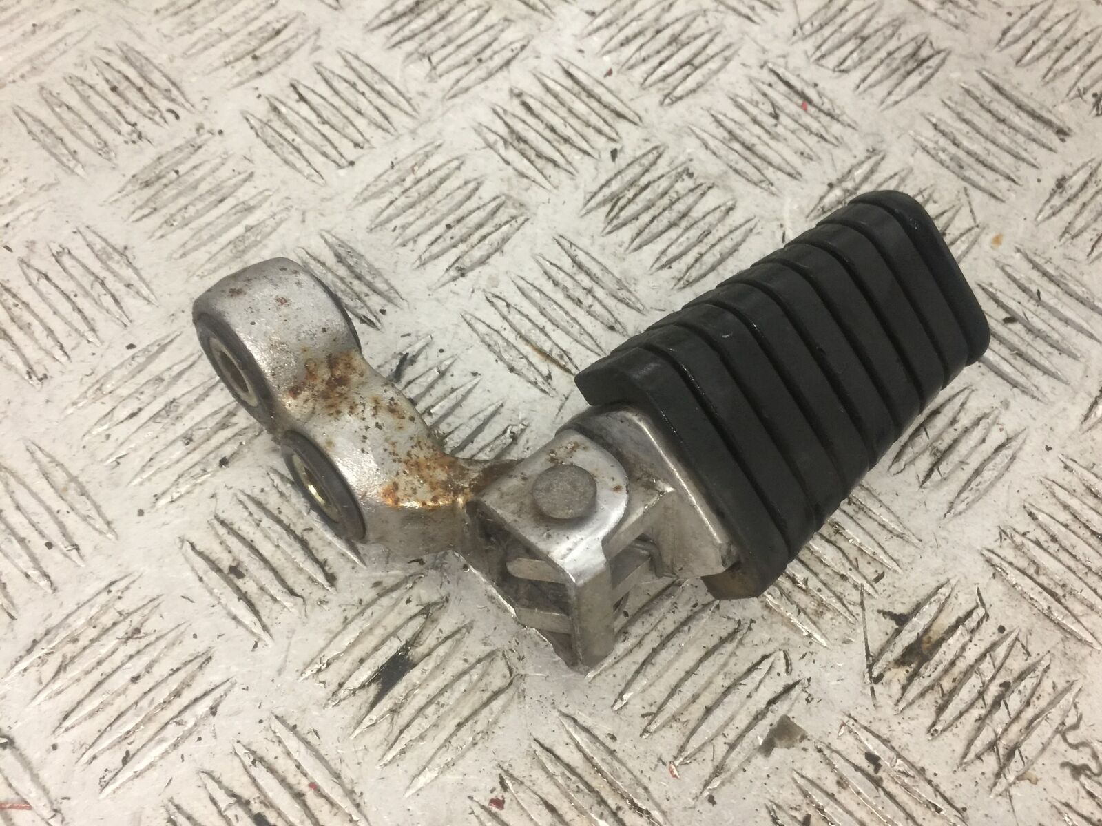 YAMAHA XV535 XV 535 VIRAGO FRONT RIGHT PEG   YEAR 1994-02 (STOCK 772)