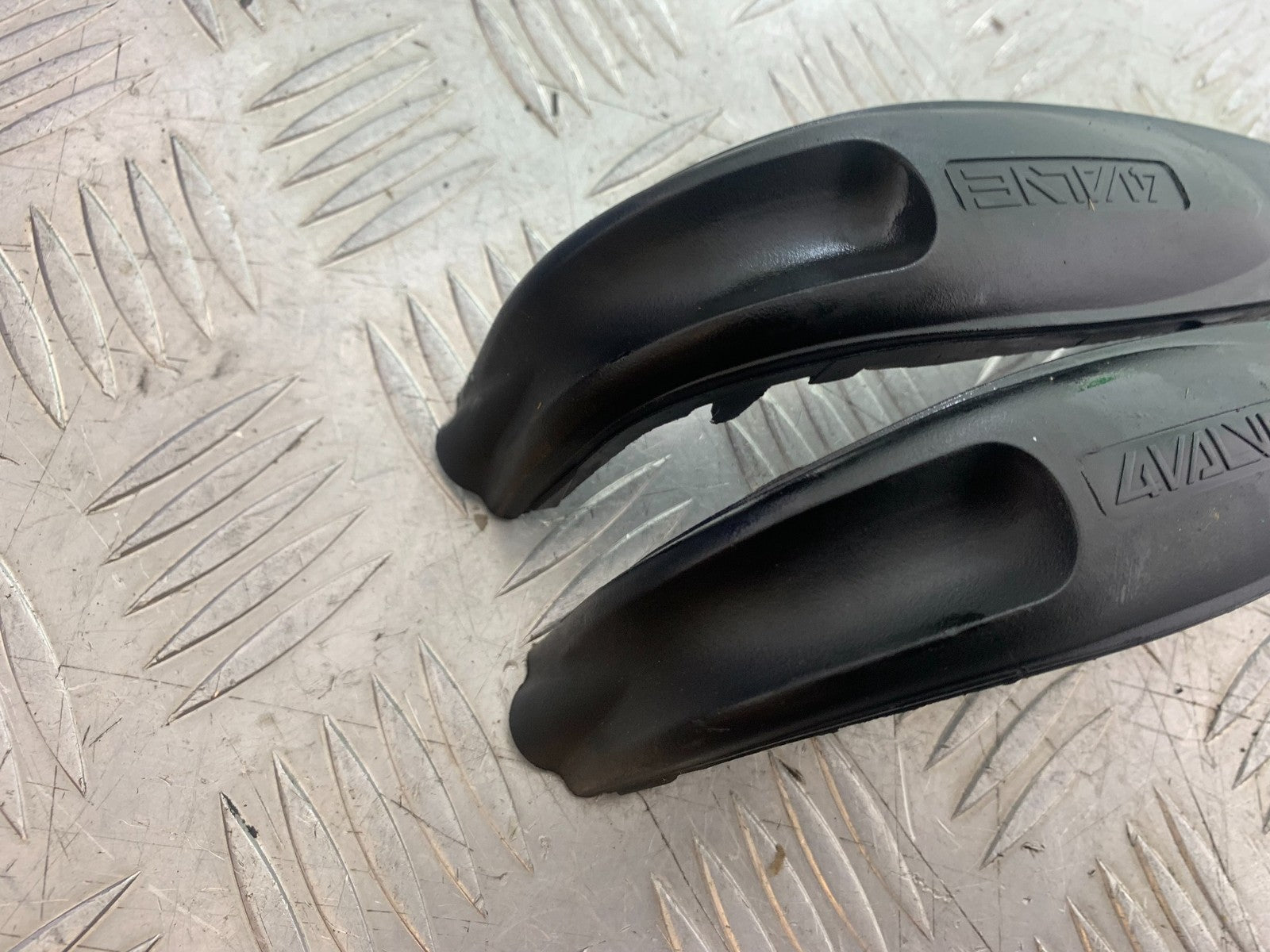 BMW R850 R R850R SPARK PLUG COVERS   YEAR 1994-2002 (CMB1170)