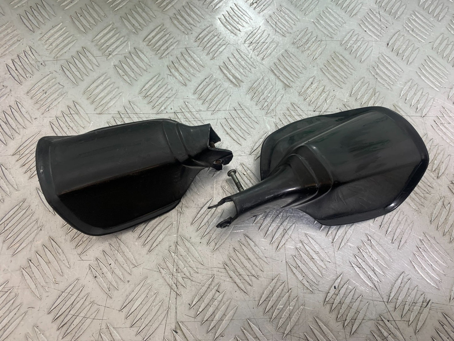HONDA XL125 VARADERO HAND GUARDS YEAR 2001-2006  (CMB1210)