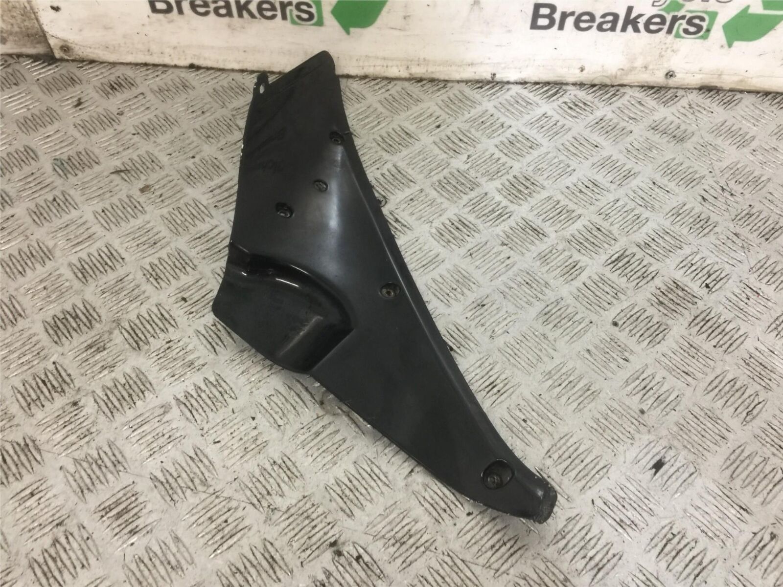 YAMAHA YZF R1 4XV LEFT INNER INFILL PANEL   YEAR 1998-99 (STOCK 771)