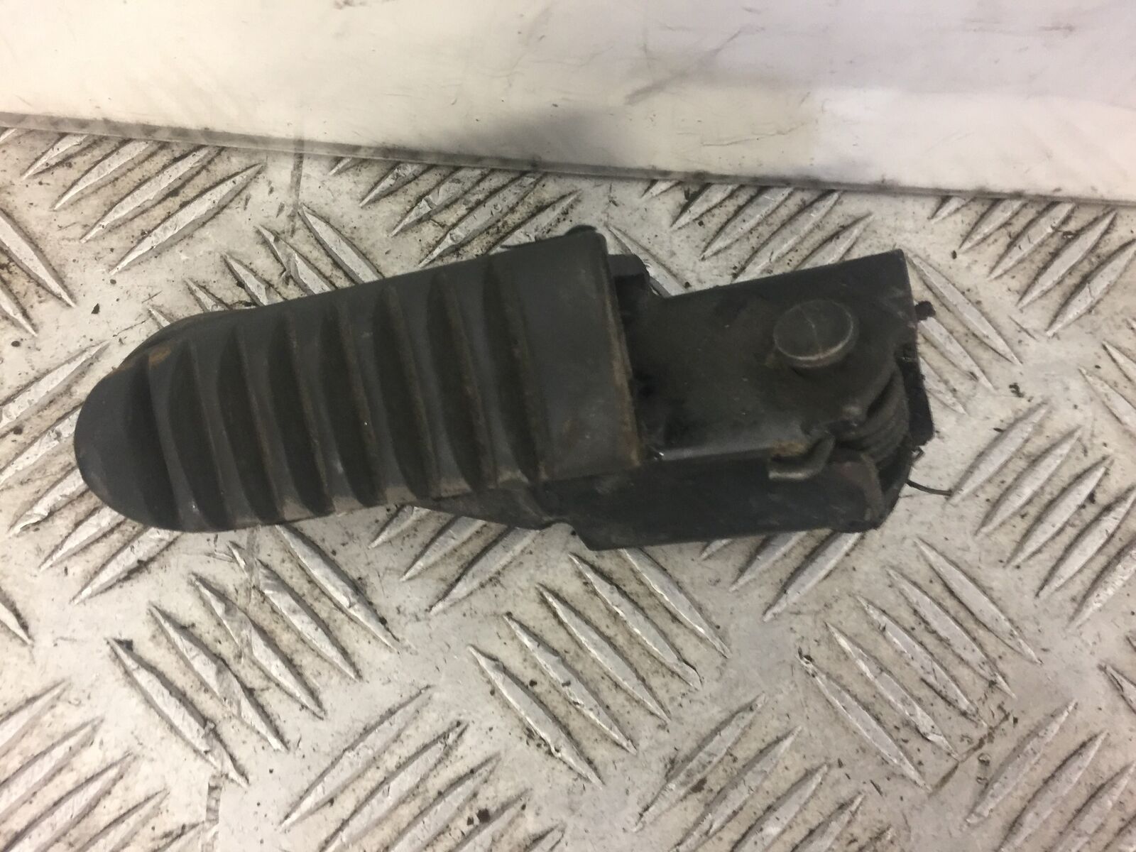HONDA NX650 NX 650 DOMINATOR FRONT LEFT PEG YEAR 2000