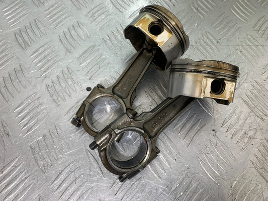 TRIUMPH 955i SPRINT ST 2X CON RODS AND PISTONS  YEAR 1999-2004