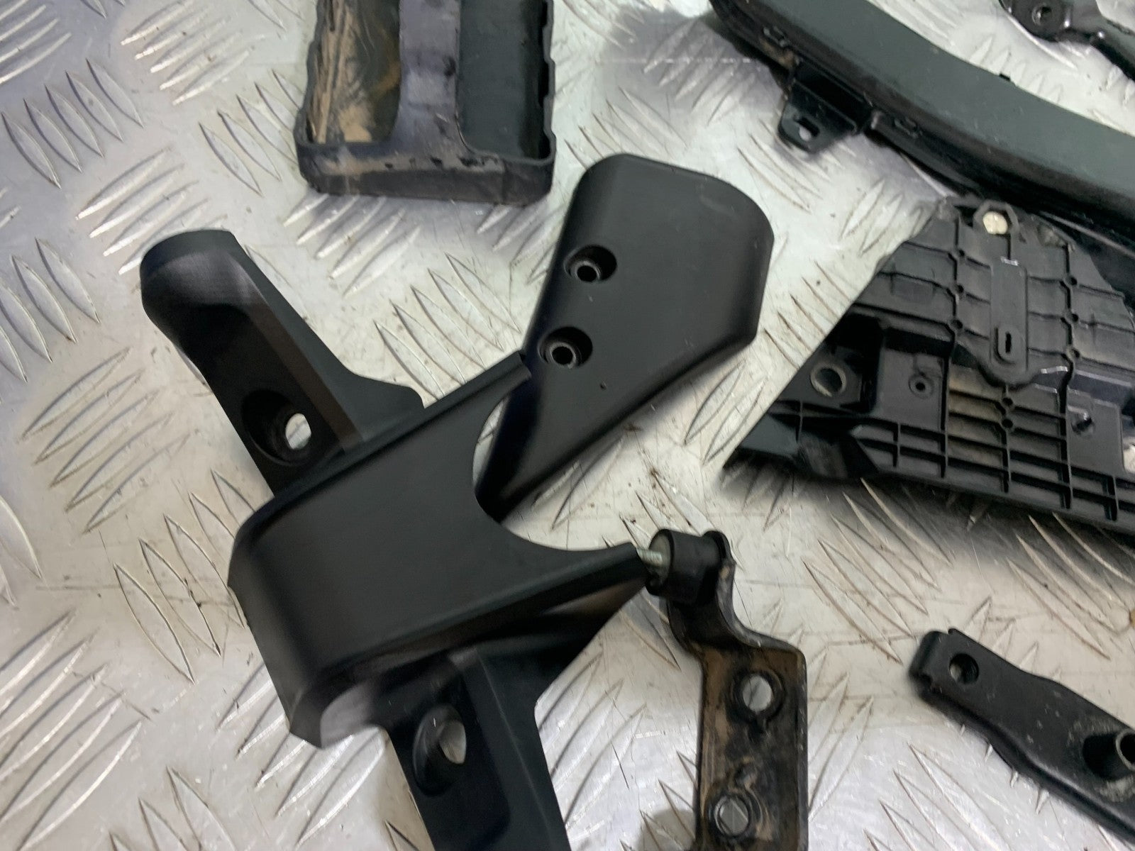 KTM 125 DUKE INFILLS AND BRACKETS  YEAR 2018-2023 (CMB1185)