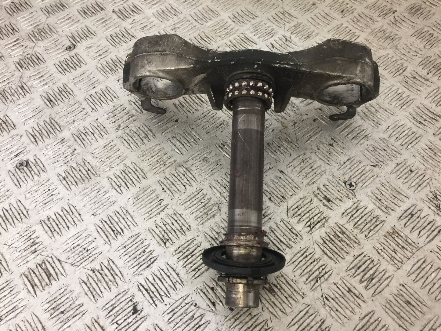 KAWASAKI GTR1400 GTR 1400 BOTTOM YOKE  YEAR 2010 (STOCK 716)
