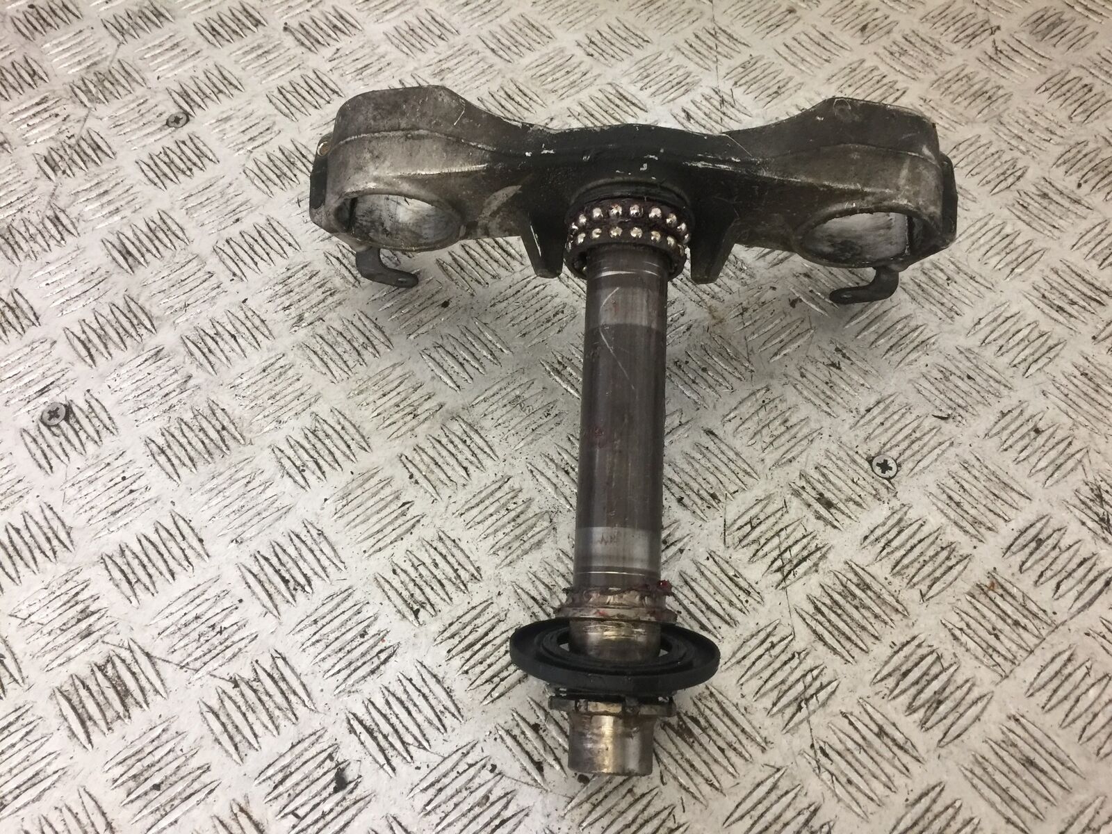KAWASAKI GTR1400 GTR 1400 BOTTOM YOKE  YEAR 2010 (STOCK 716)