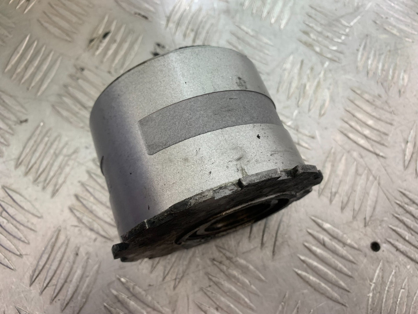 TRIUMPH 1050 SPEED TRIPLE ECCENTRIC HUB   YEAR 2005-2007 (CMB1322)