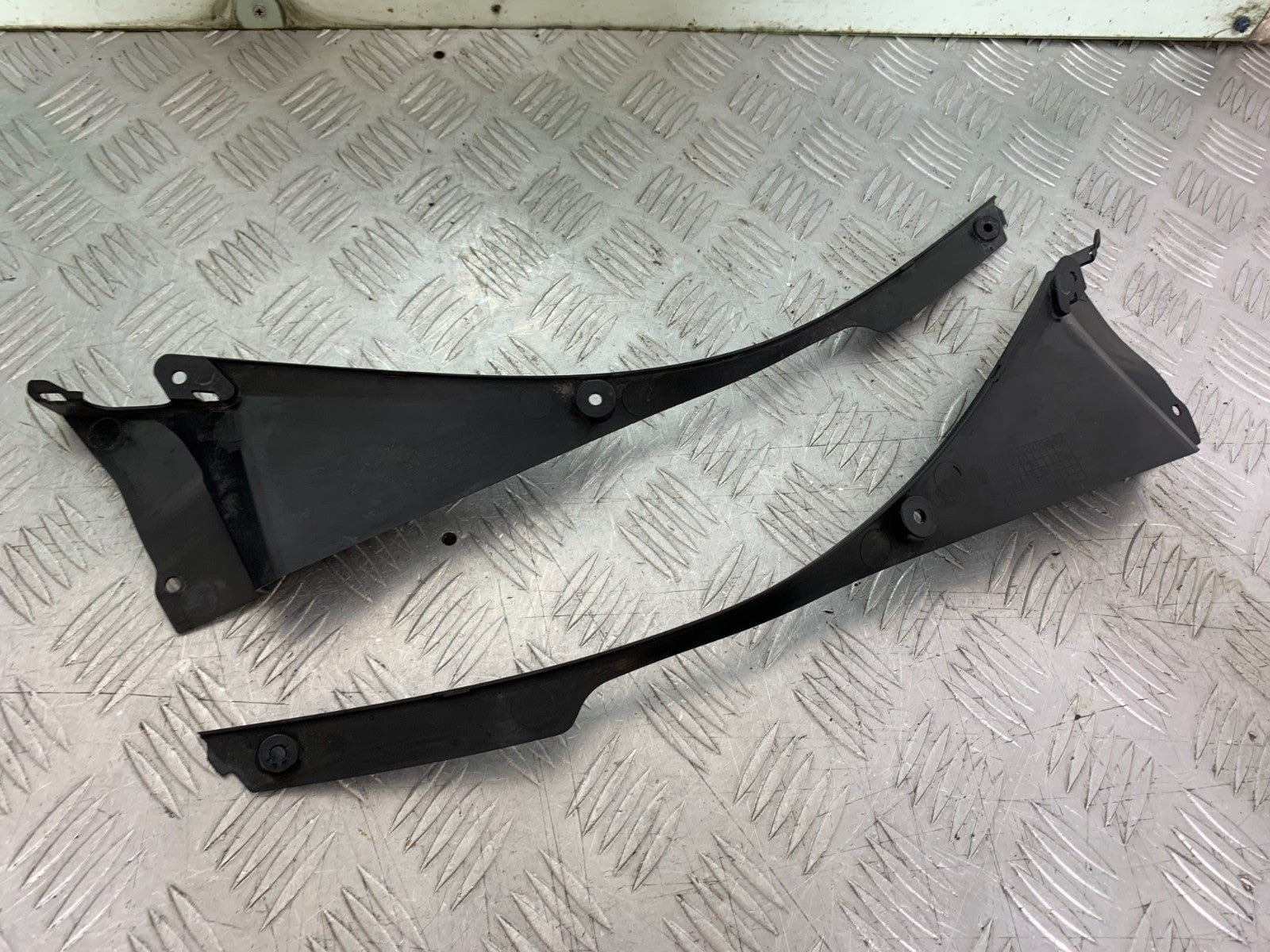 HONDA CBR1000 RR  LEFT AND RIGHT INNER INFILLS YEAR  2008-2011 (CMB1330)