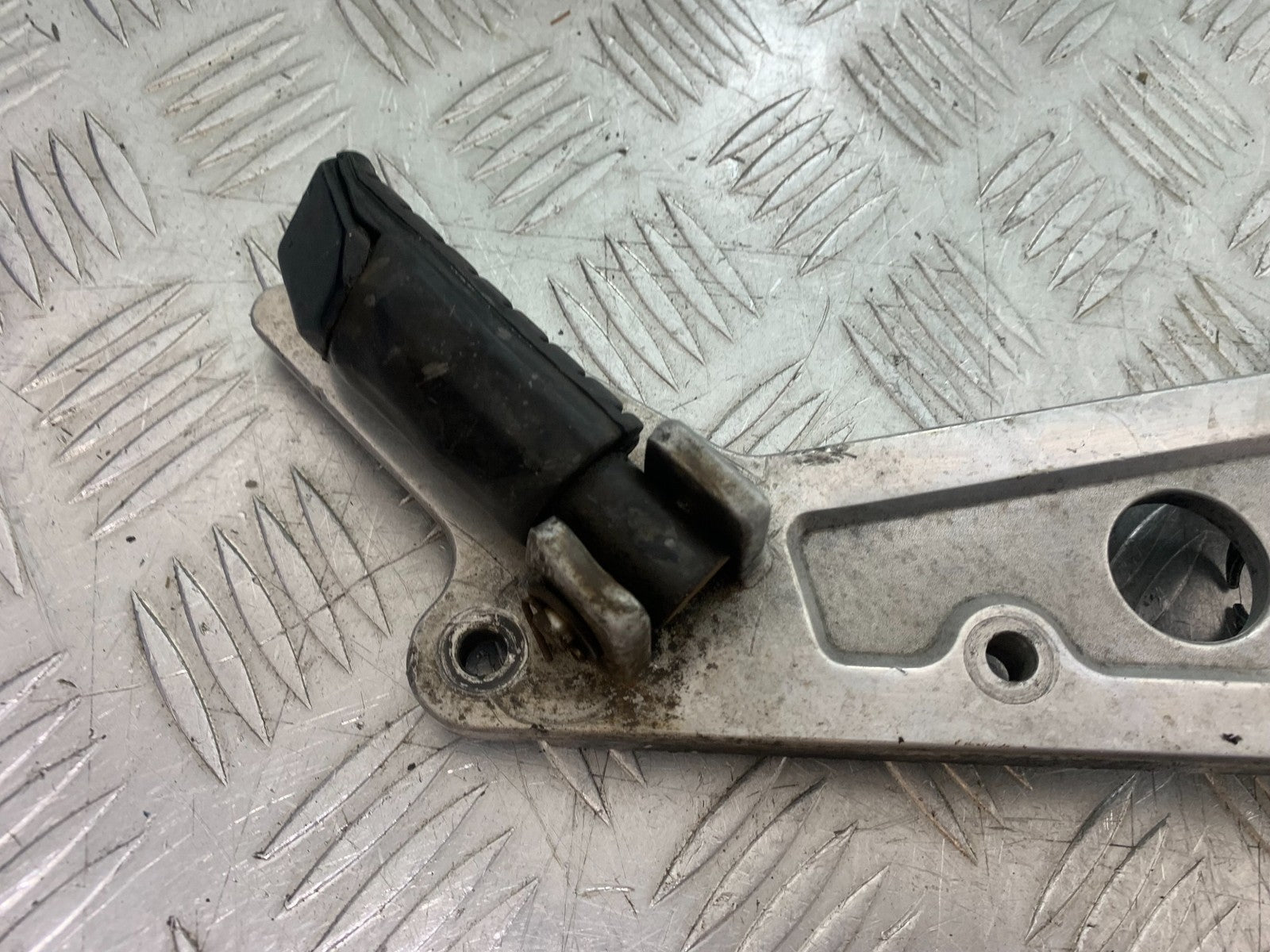 HONDA NTV 600 REVERE RIGHT HANGER  YEAR 1988-1996  (CMB1281)