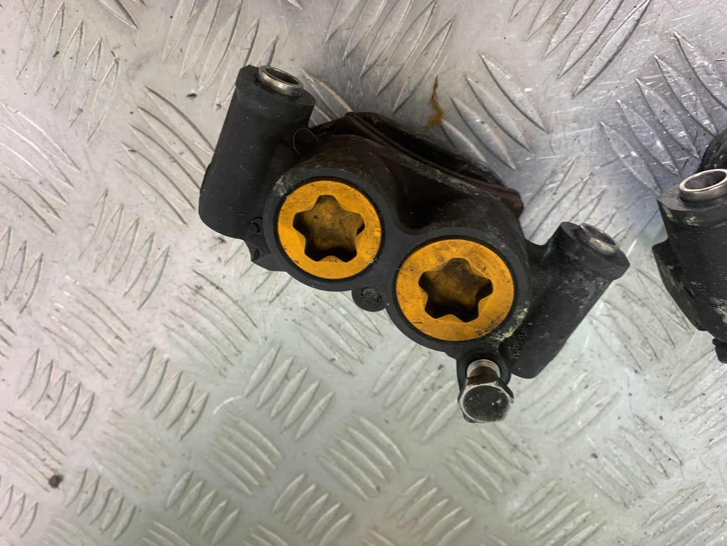YAMAHA YZF R1 FRONT BRAKE CALIPERS   YEAR 2004-2006 (CMB1155)