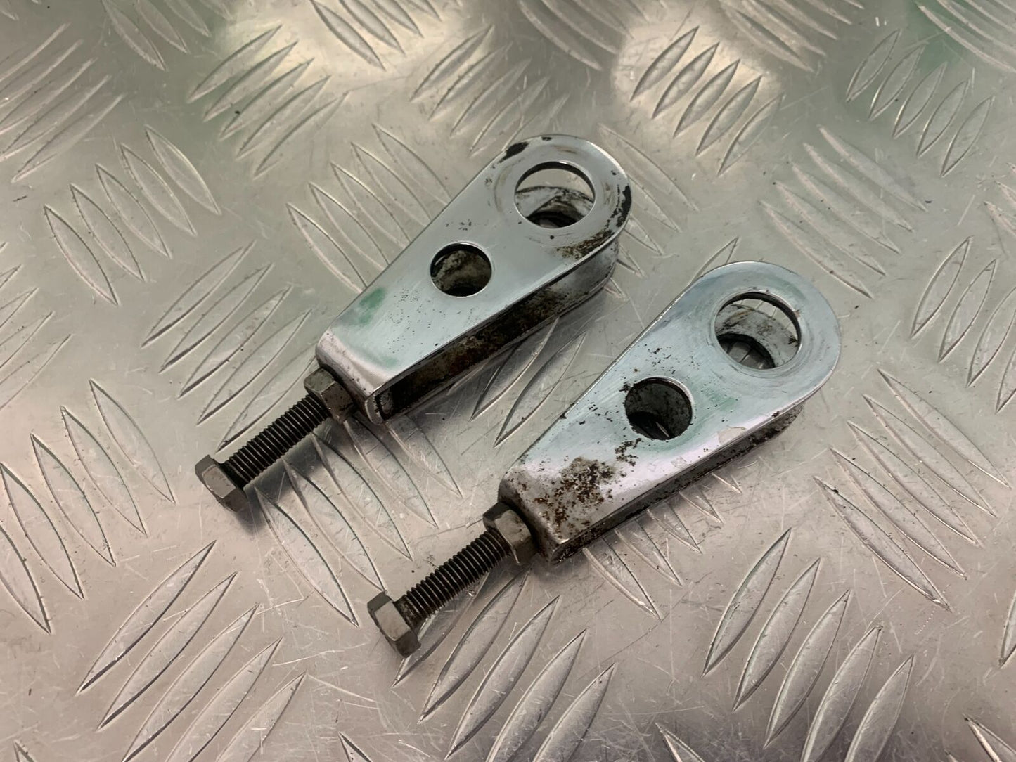 SUZUKI GS750 E GS 750E CHAIN ADJUSTERS  YEAR 1979  (STOCK 959)