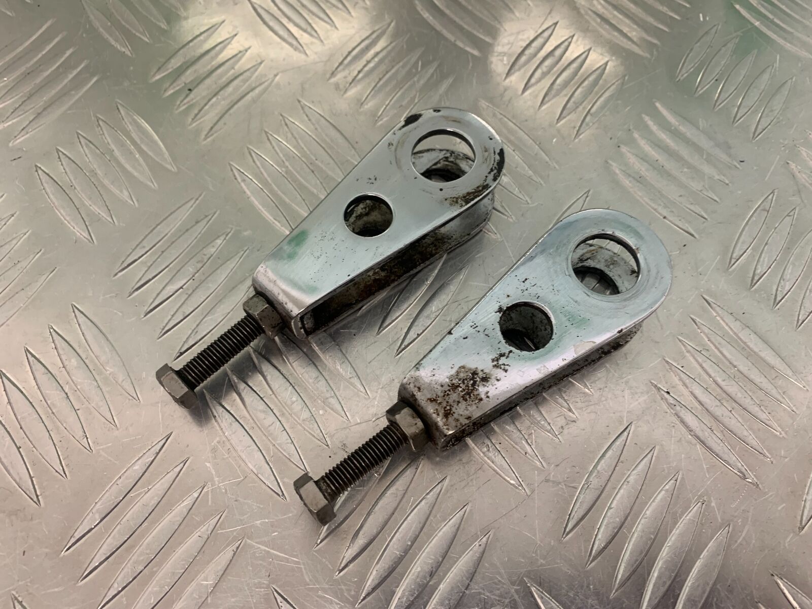 SUZUKI GS750 E GS 750E CHAIN ADJUSTERS  YEAR 1979  (STOCK 959)