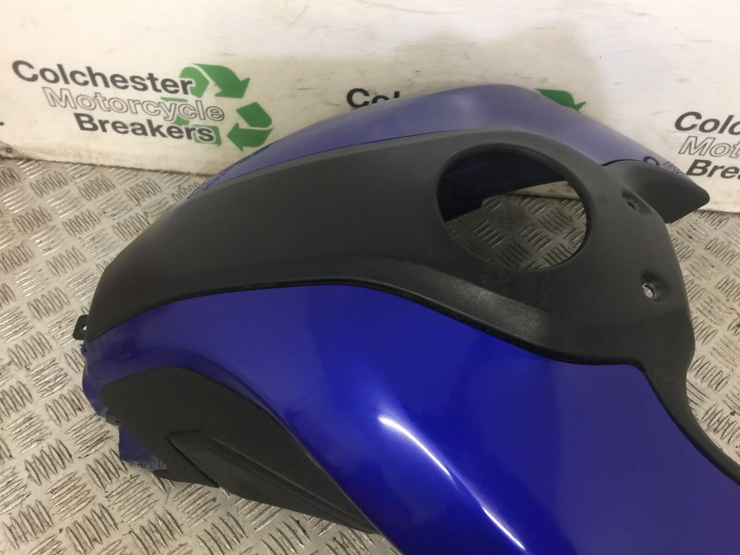 YAMAHA MT07 MT-07 TRACER PETROL TANK COVER  YEAR 2016 (STOCK 642)