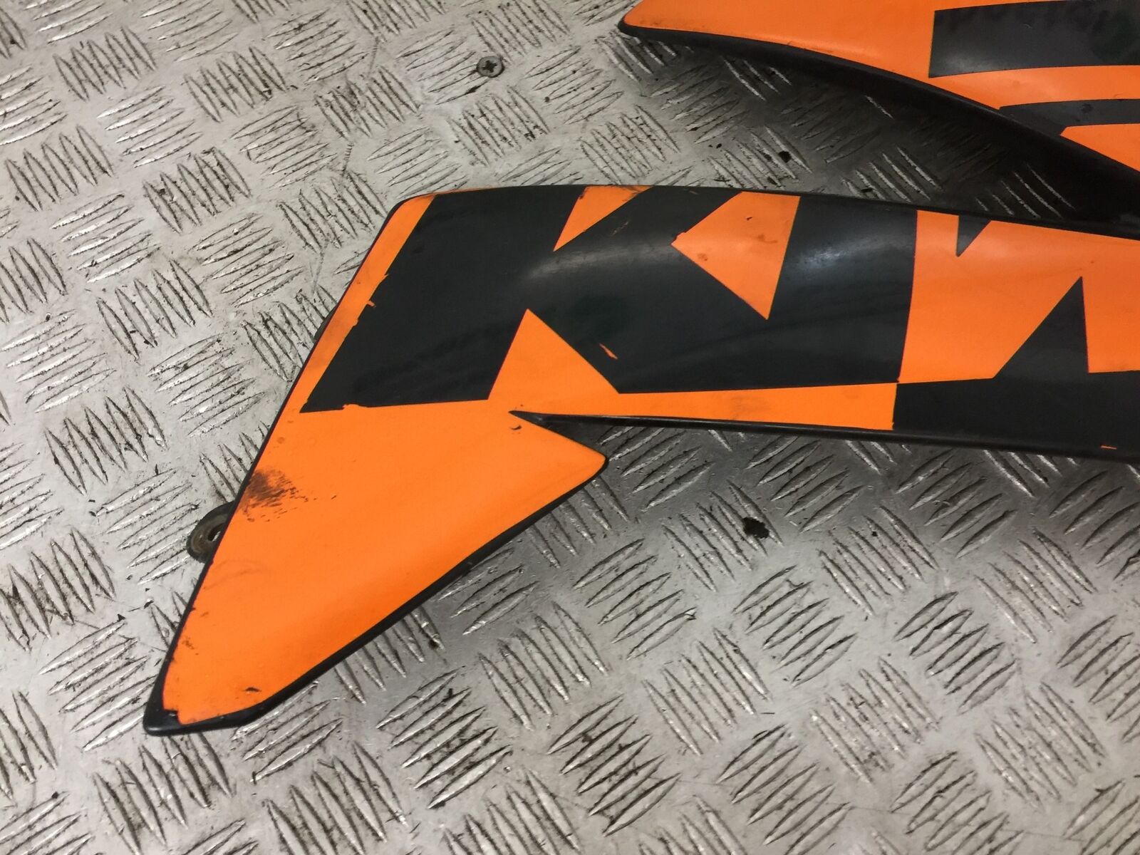 KTM400 KTM 400 LC4-E RIGHT TANK PANEL  YEAR 2000 (STOCK 898)