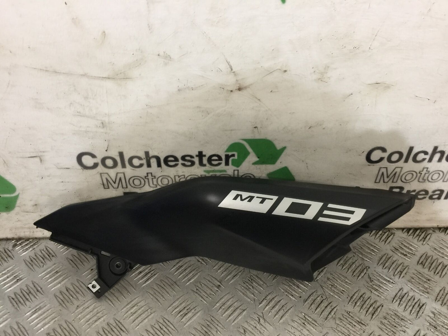 YAMAHA MT03 RIGHT TANK COWL   YEAR 2018  (STOCK 801)