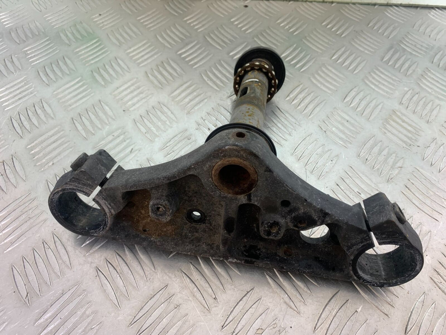 SUZUKI INTRUDER VL800 C800 BOTTOM YOKE   YEAR 2012-16 (CMB1039)