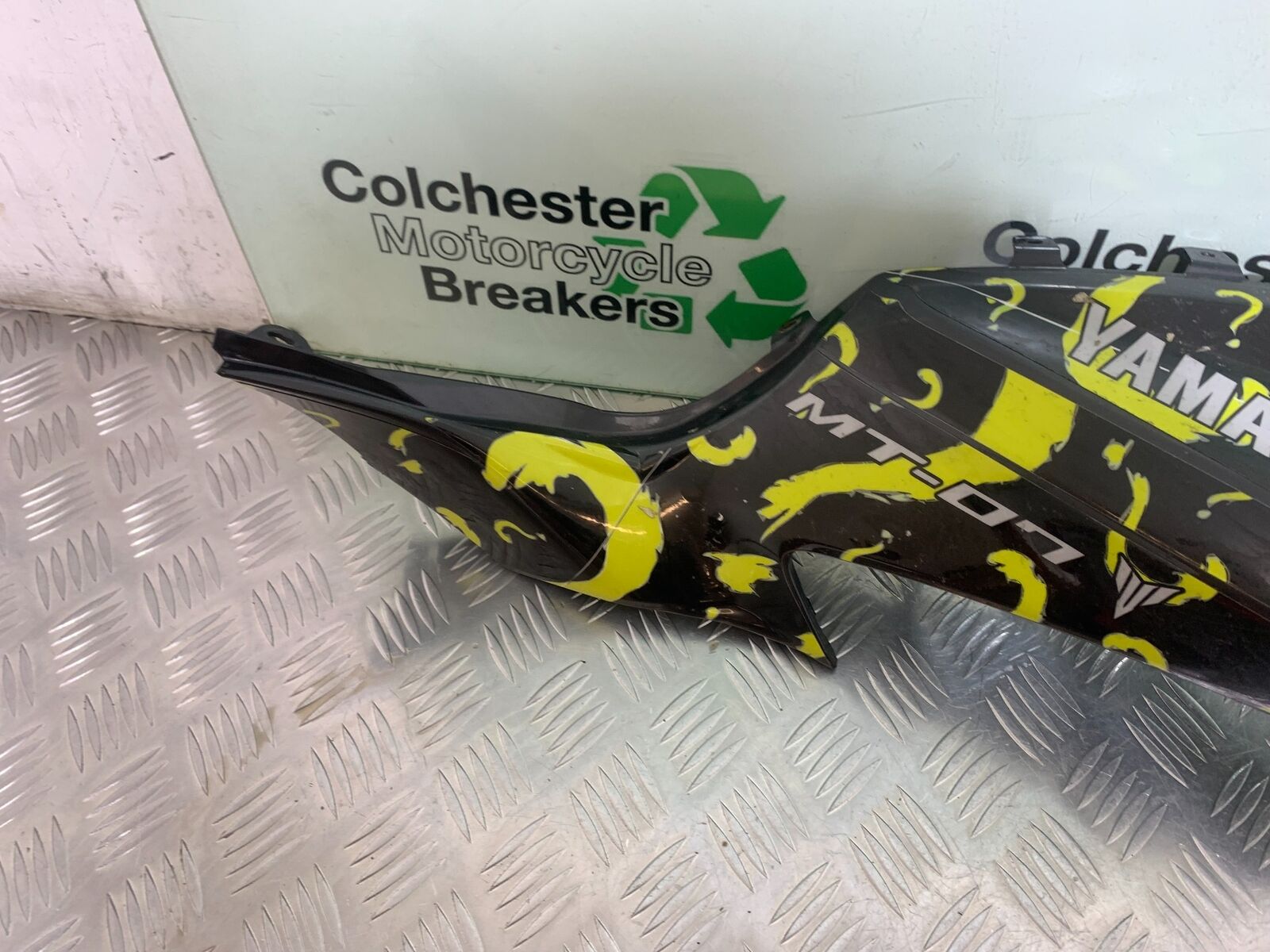 YAMAHA MT07 MT-07 RIGHT TANK PANEL  YEAR 2014 (STOCK 995)