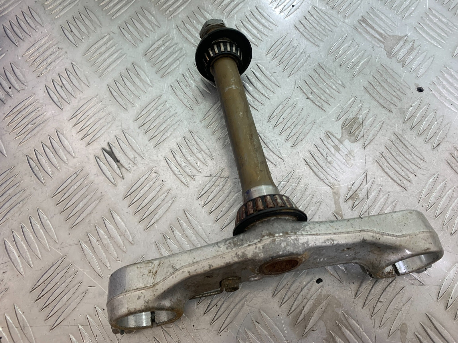 SUZUKI GSF1200  GSF 1200 BANDIT BOTTOM YOKE  YEAR 1997-2000 (CMB1149)