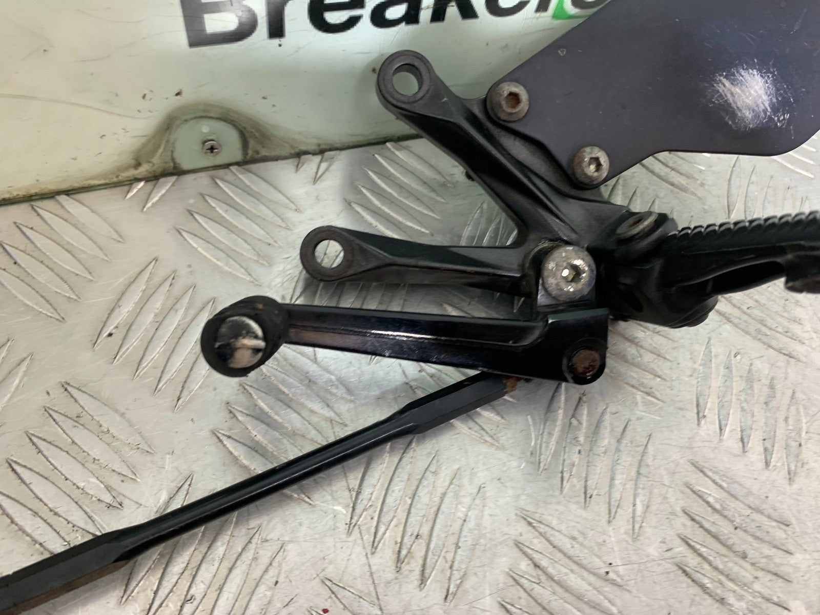 KAWASAKI ZX10R ZX10 R FRONT LEFT HANGER   2008-2010 (CMB1301)