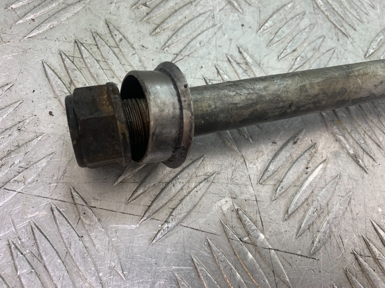 HONDA NT650 V DEAUVILLE REAR WHEEL SPINDLE   YEAR 1998-01 (CMB1320)