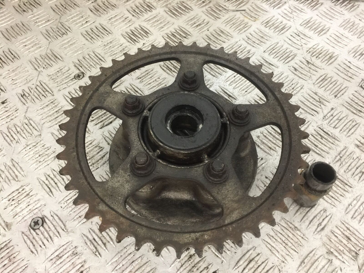 SUZUKI SV650 SV 650 SPROCKET CARRIER YEAR 2004 (STOCK 791)