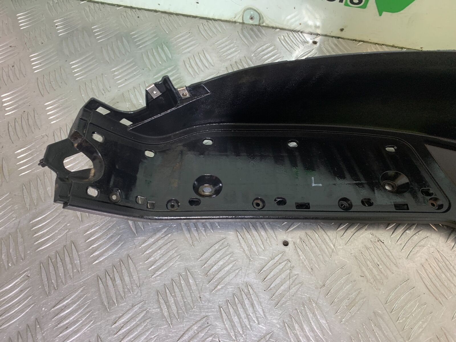 PIAGGIO X EVO 400 LEFT FOOTBOARD  YEAR 2007-2011 (CMB1069)