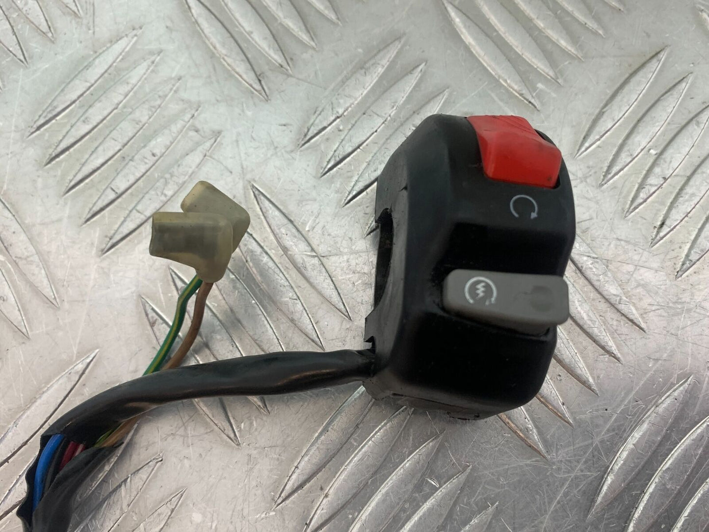 YAMAHA YZF600 YZF 600 THUNDERCAT RIGHT SWITCH GEAR   1996-2003 (CMB1046)