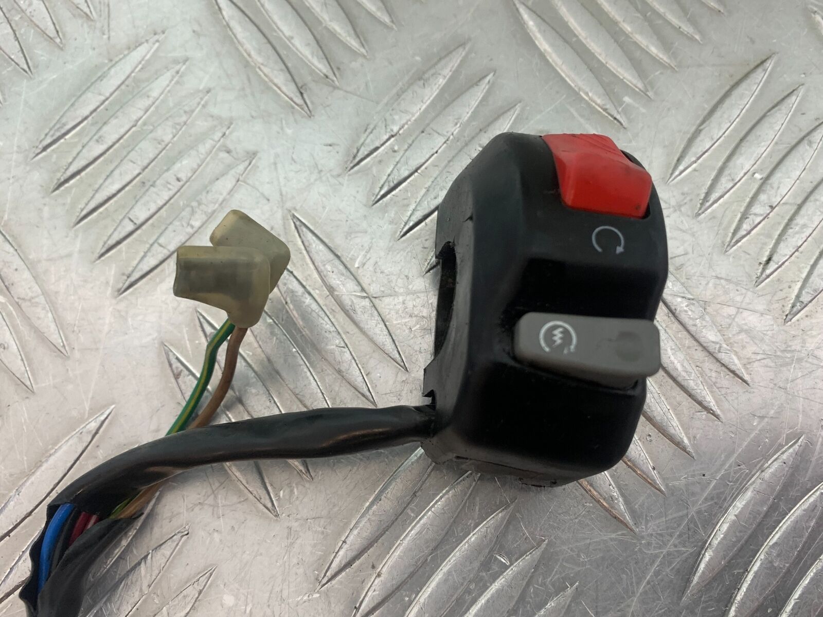 YAMAHA YZF600 YZF 600 THUNDERCAT RIGHT SWITCH GEAR   1996-2003 (CMB1046)