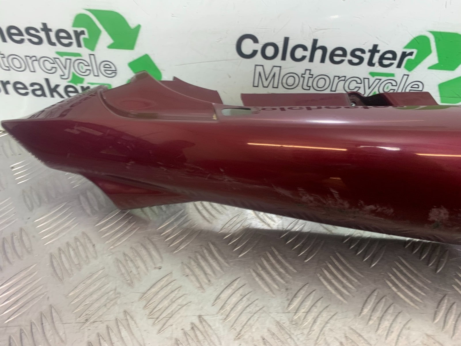 YAMAHA XJ900 XJ 900 DIVERSION RIGHT SEAT PANEL  YEAR 1994-2002(CMB1292)