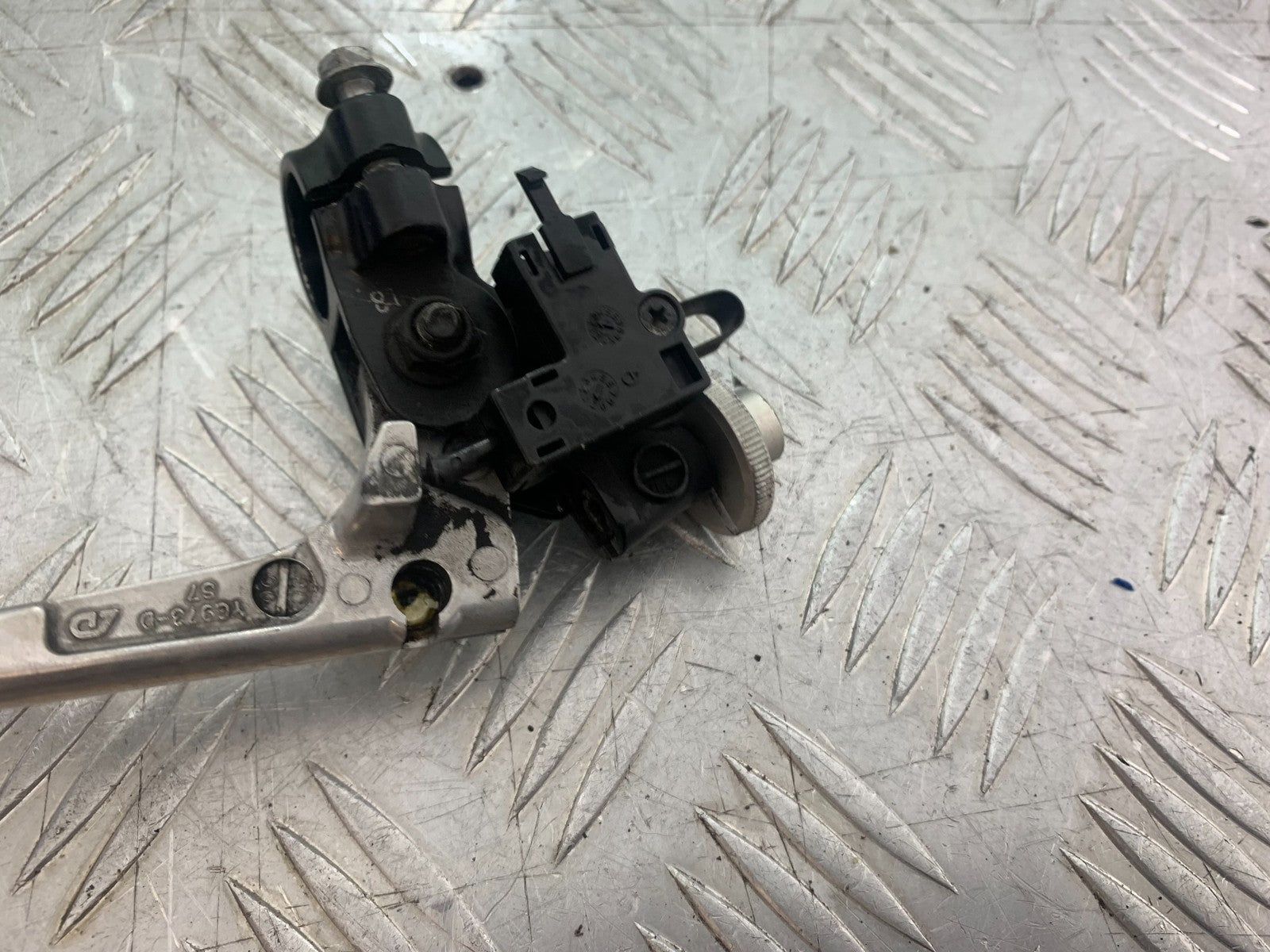 YAMAHA XJ6 XJ6-S CLUTCH LEVER AND BRACKET YEAR 2009-2015  (CMB1212)