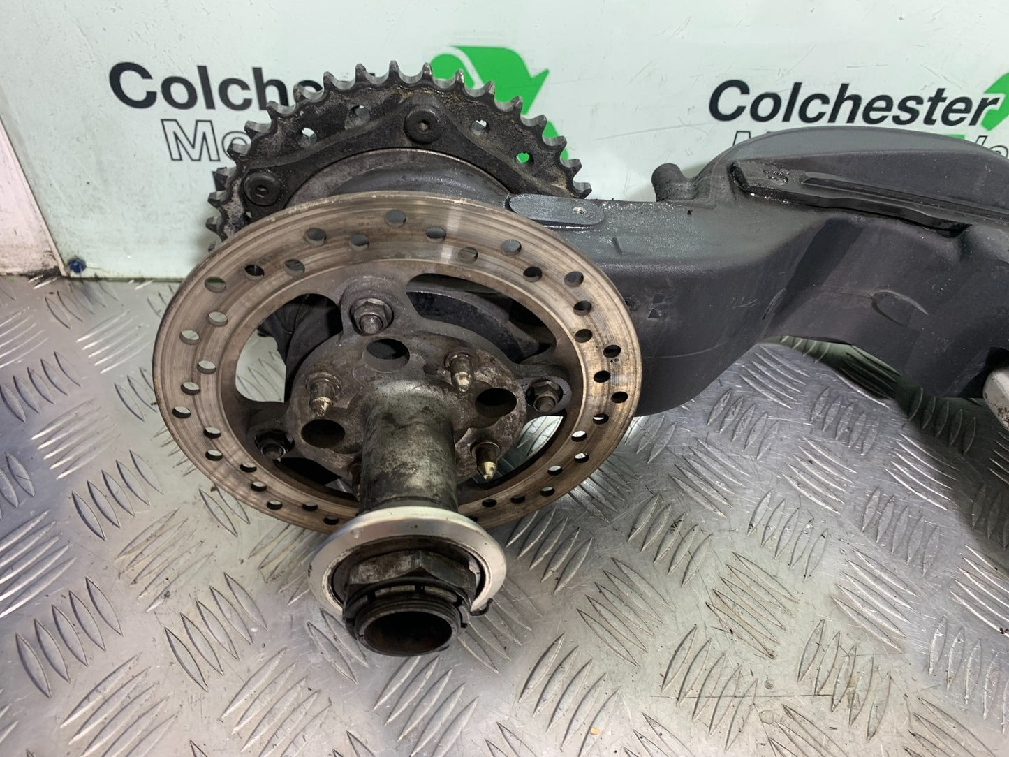 TRIUMPH SPEED TRIPLE R 1050 SWINGARM   2009 (CMB1183)