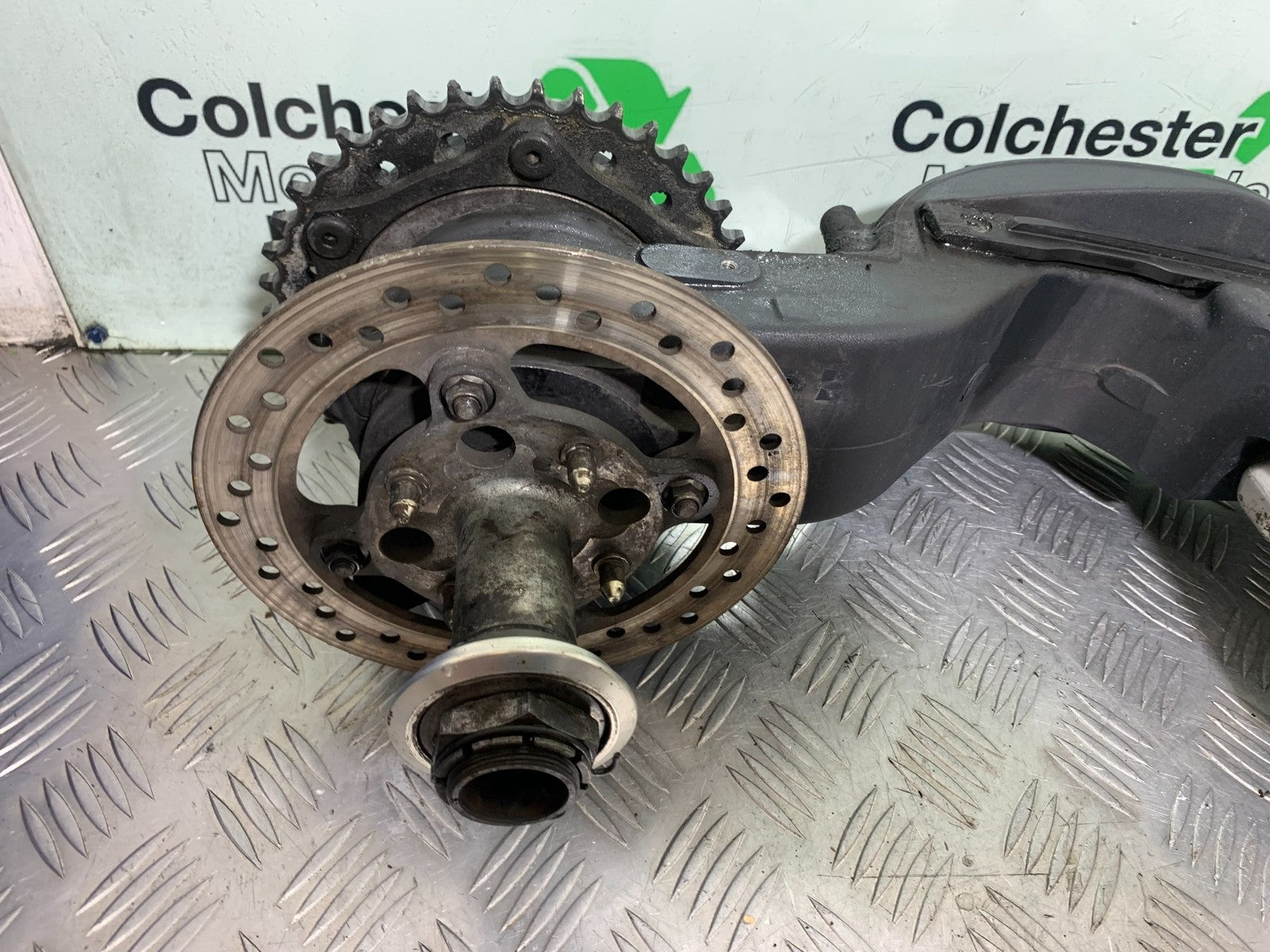 TRIUMPH SPEED TRIPLE R 1050 SWINGARM   2009 (CMB1183)