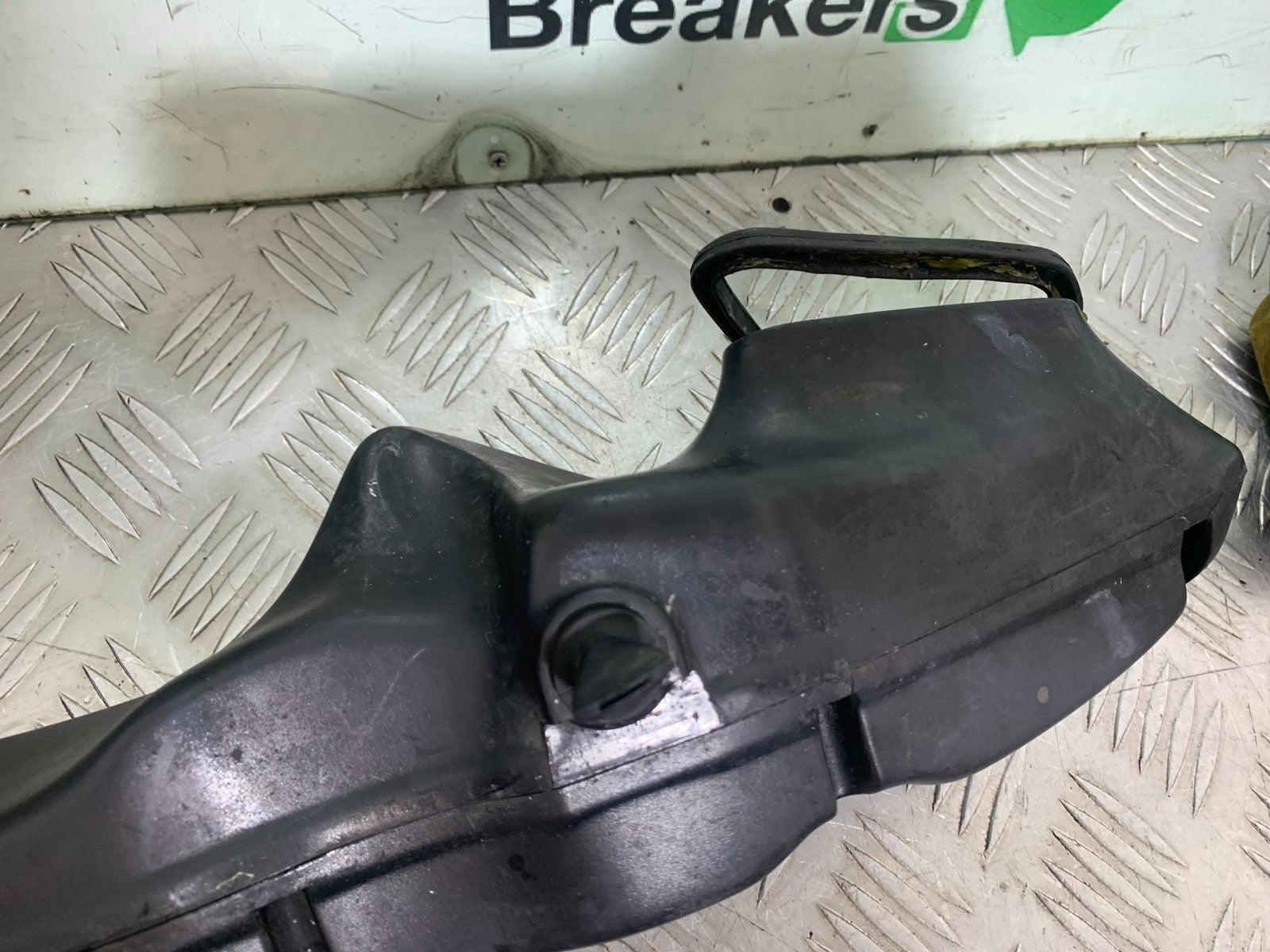 DUCATI 996 SPS 748 916 998 LEFT AIR TUBE  1999-2000 (CMB1209)