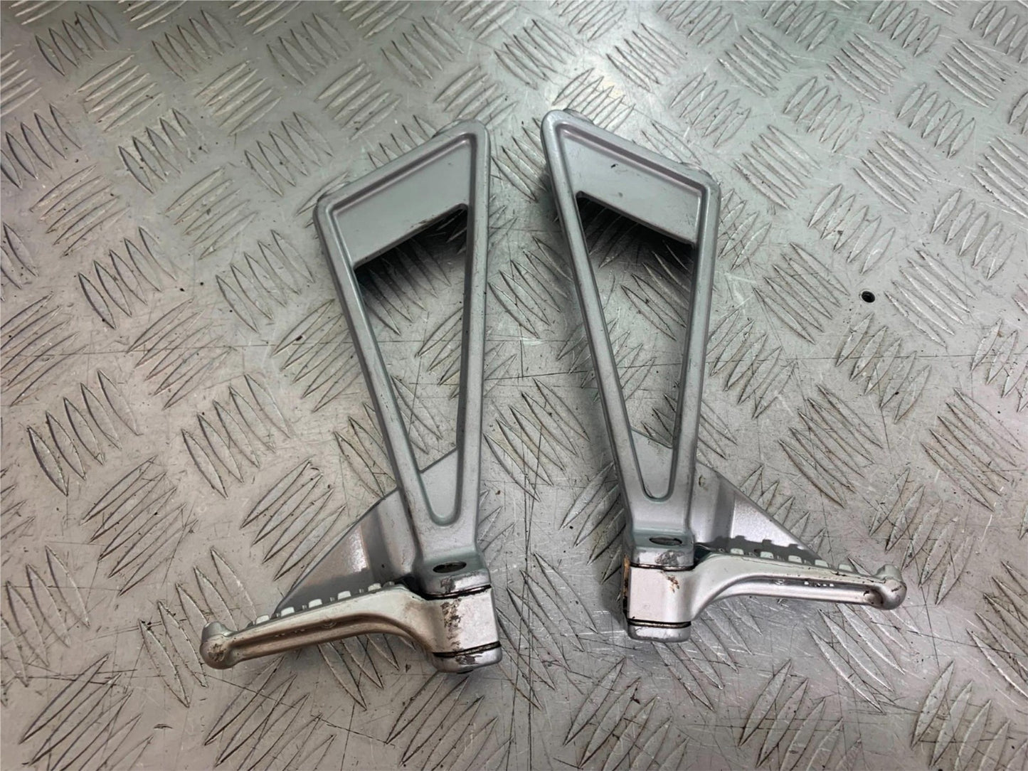 APRILIA RS660 RS 660 REAR HANGERS AND PEGS  YEAR 2020-2024 (CMB1202)
